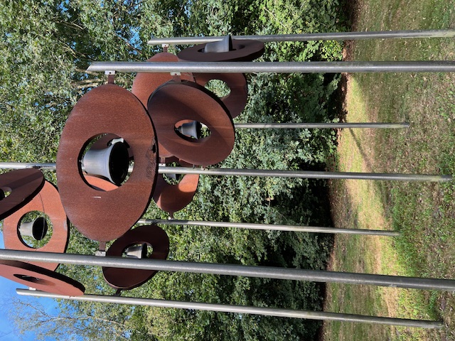 Het carillon in onze tuin